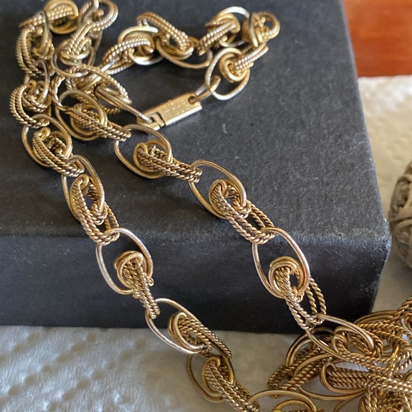 Hobe Intricately Carved Snuff Bottle with Intricate Chain. Gold Tone - Picture 9 of 10